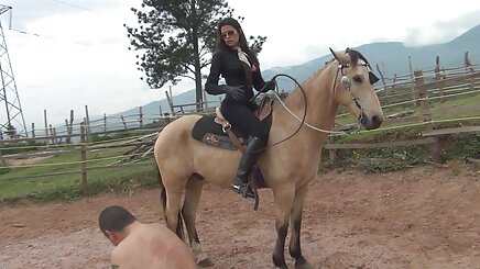 Rusya bir kızla seks yapıyor otelde gizli kamera sex