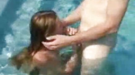 Bibi kıçından bir tane al !! tuvalet gizli kamera sex