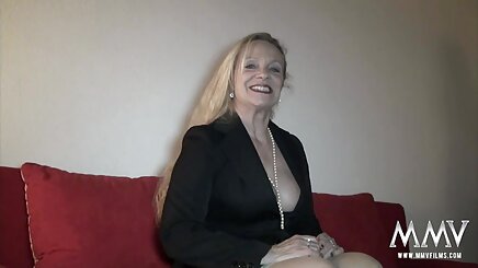 Busty sarışın oyuncaklar ve horoz gizli kamera amatör sex